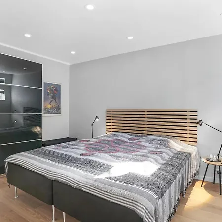 1 Bedroom Awesome In Apartment