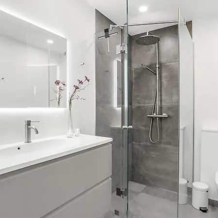 1 Bedroom Awesome In Apartment