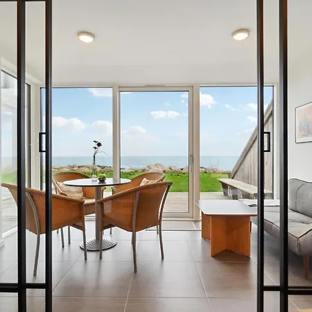 1 Bedroom Awesome In Apartment *